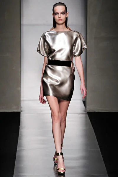 Look 16